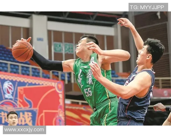 阿独立与拉腊激战正酣比分悬念迭起引人关注